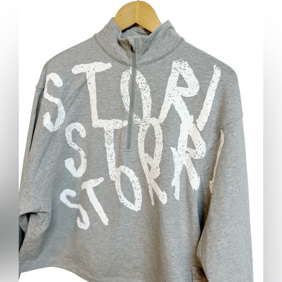 Stori Logo Print 1/2 Zip Mock Neck Cropped Pullover Sweatshirt Gray Sz 6 NWT - Picture 3 of 7